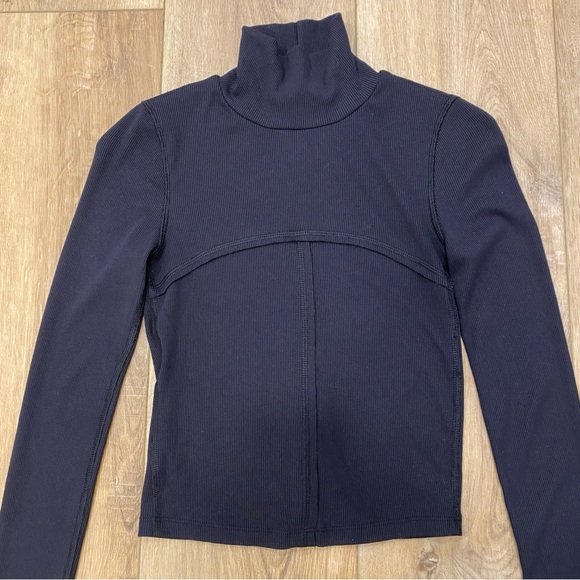 🌟ARITZIA🌟 WILFRED FREE RIBBED SEAMED CROPPED TURTLENECK BLACK SZ S - Picture 3 of 5